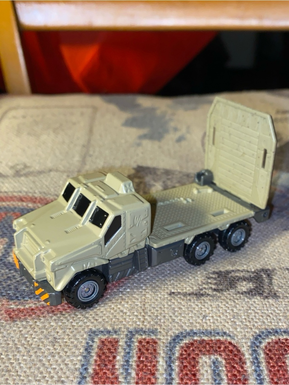 MATCHBOX JURASSIC WORLD DINO TRANSPORTERS